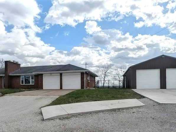 81 Mineral Wells Heights Dr, Mineral Wells, WV 26150