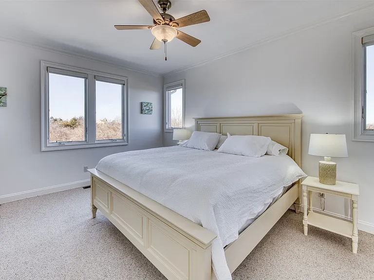 300 Latham Ln — Photo 13