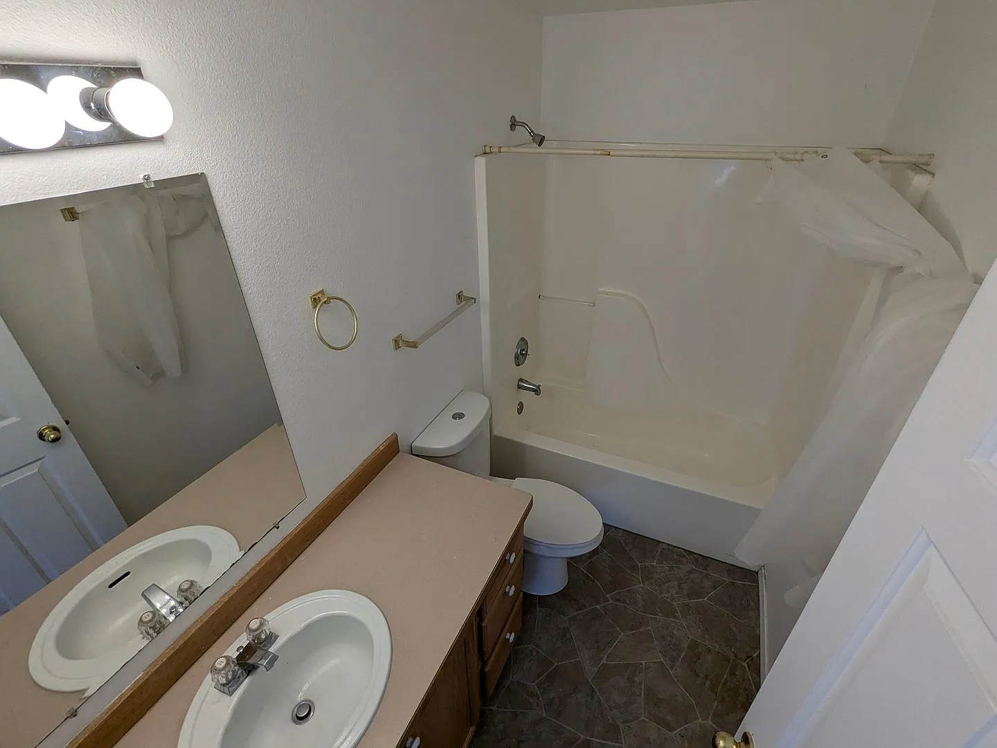 Huntington Rd. Duplex — Photo 4