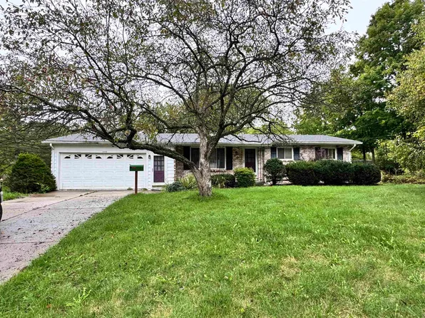 3306 Woodvalley Dr, Flushing, MI 48433