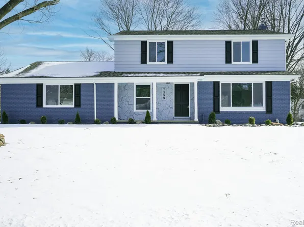 7359 Saint Auburn Dr, Bloomfield Hills, MI 48301