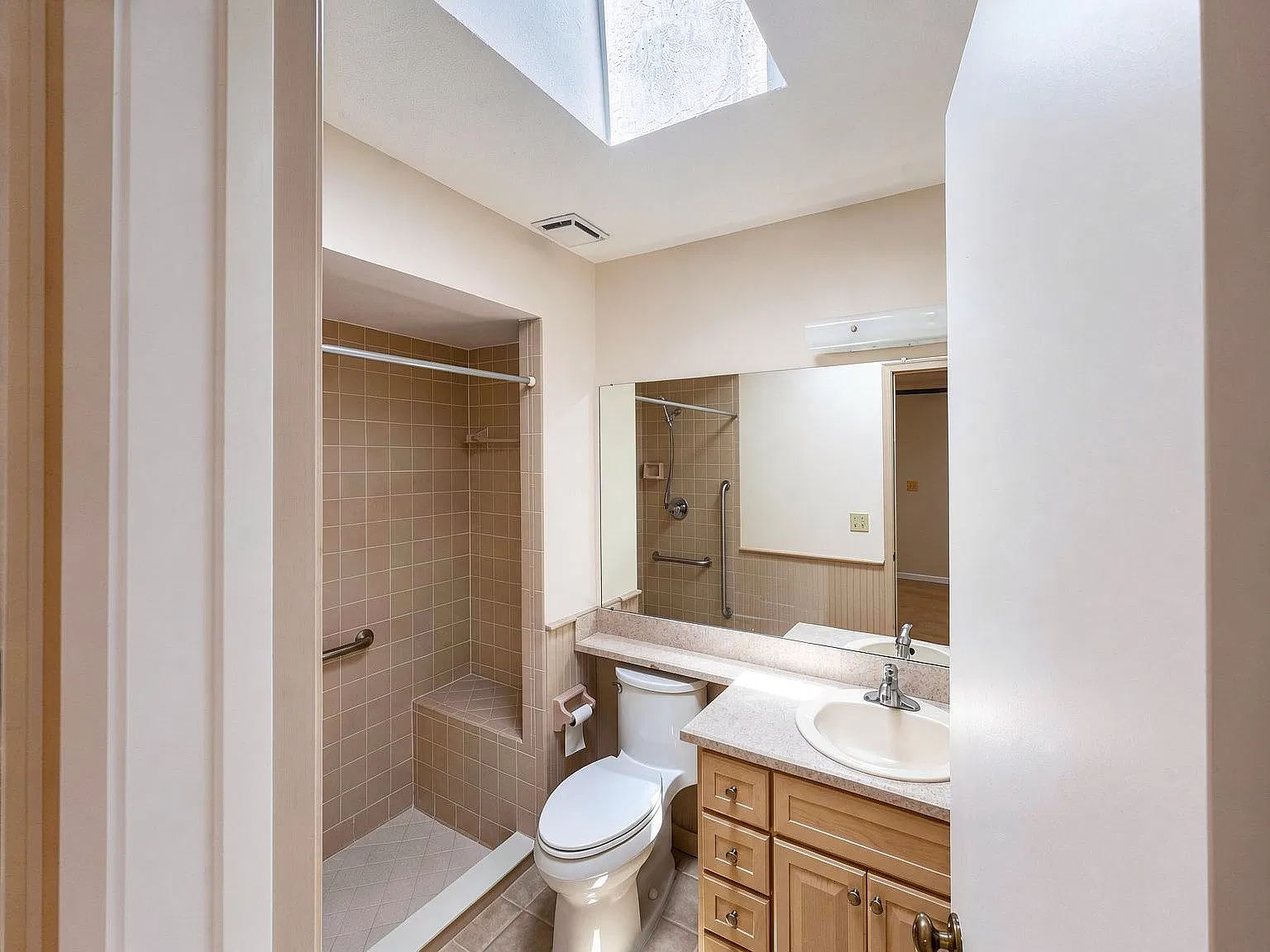 3 bed, 1673 sqft, $2,100 — Photo 4