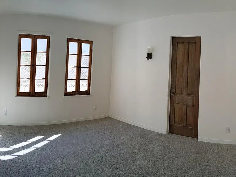 239 Orizaba Ave — Photo 14