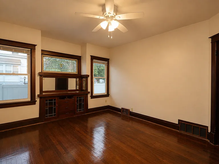 416 W Jackson St — Photo 11