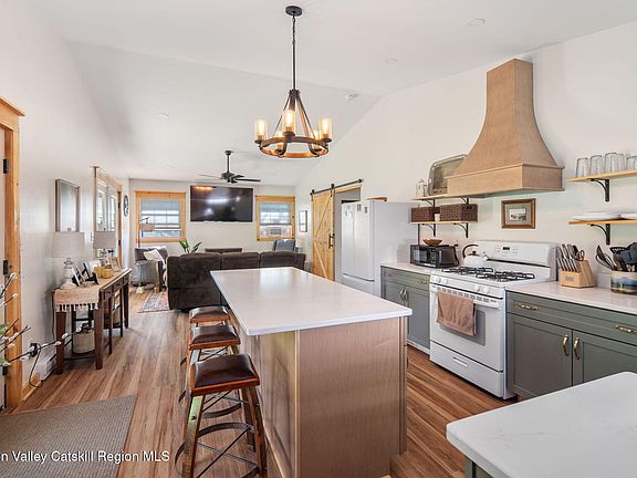 5th image of 148 Richmond Heights