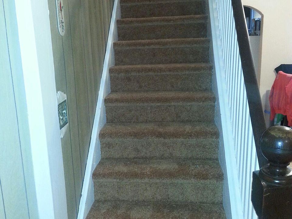 Stairsteps leading to bathroom and 2 bedrooms