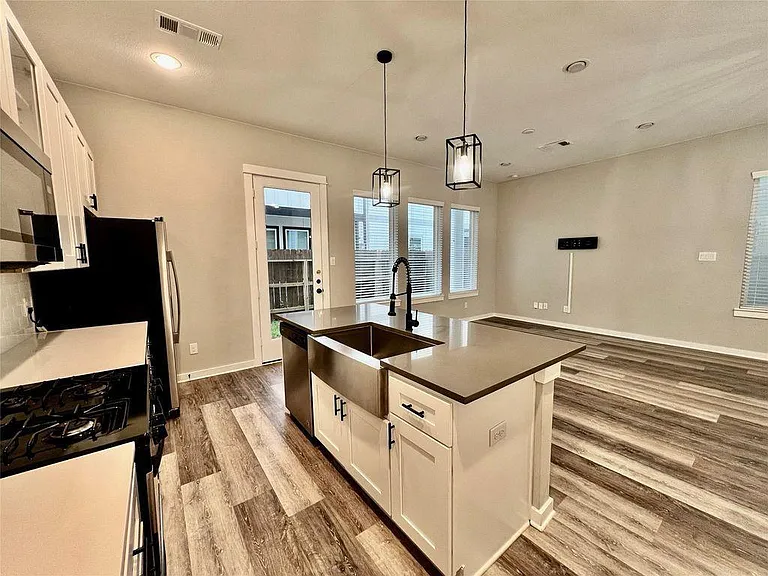 6712 Parker Oaks Ln — Photo 3