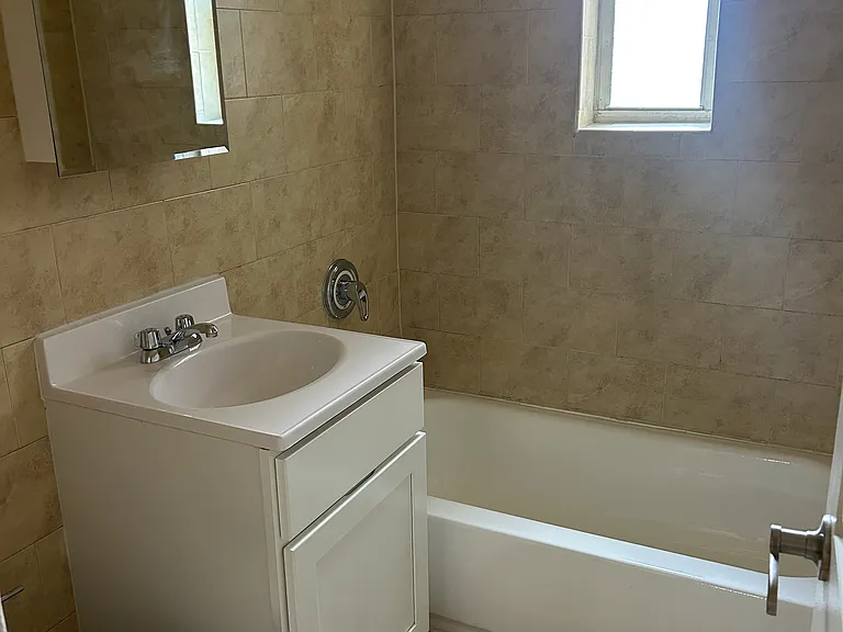 550 Howard Ave #1A — Photo 5