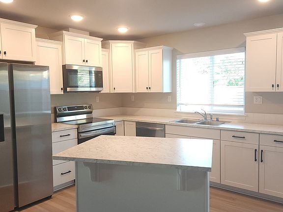 5th image of 3026 113th Ave NE