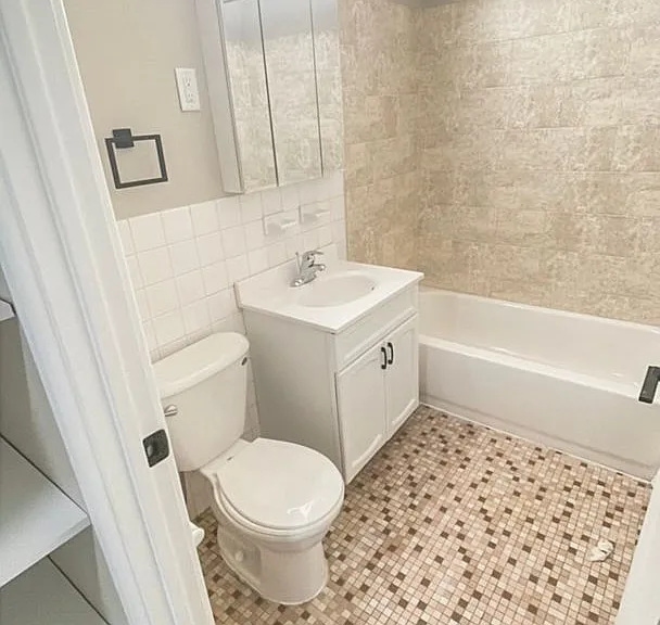 Moore Lake Apartments — Photo 16
