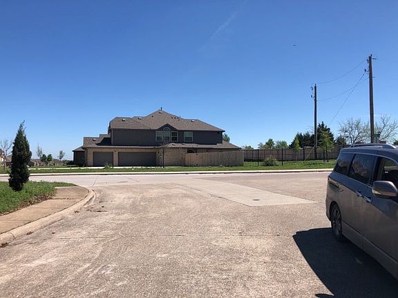 4th image of 1101 Lexington Ln