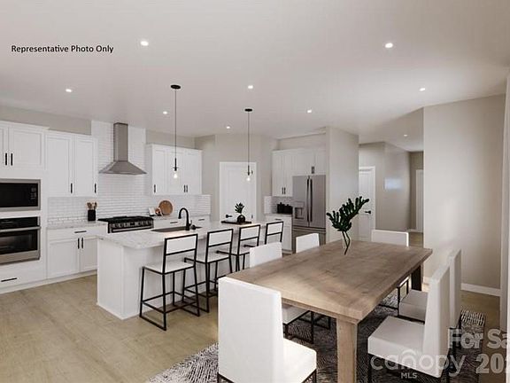 3rd image of 2040 Fernway Dr