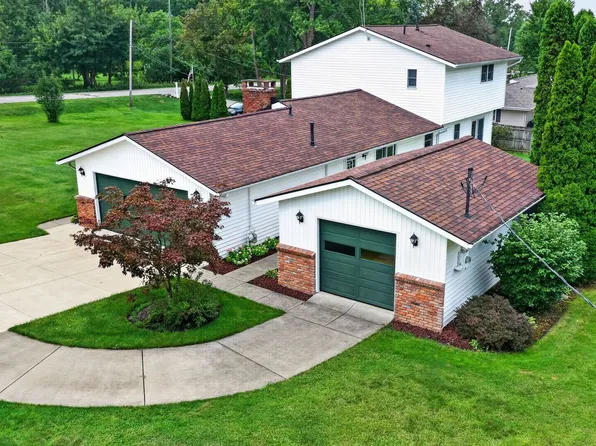 10548 Briar Hill Dr, Kirtland, OH 44094