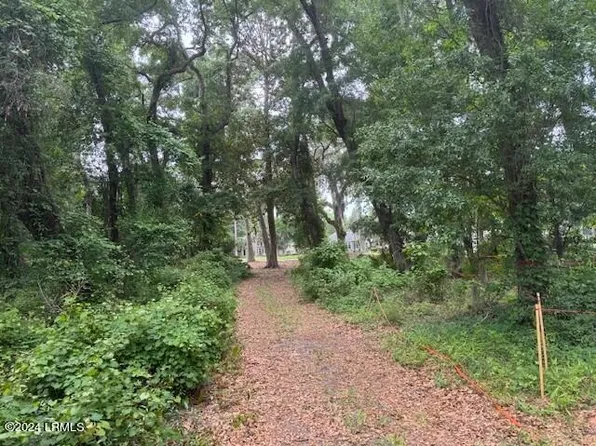 124 Locust Fence Rd, Saint Helena Island, SC 29920