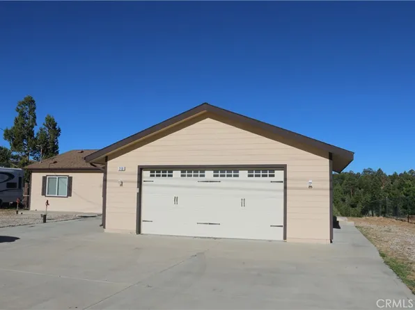 210 Dixie Lee Ln, Sugarloaf, CA 92386
