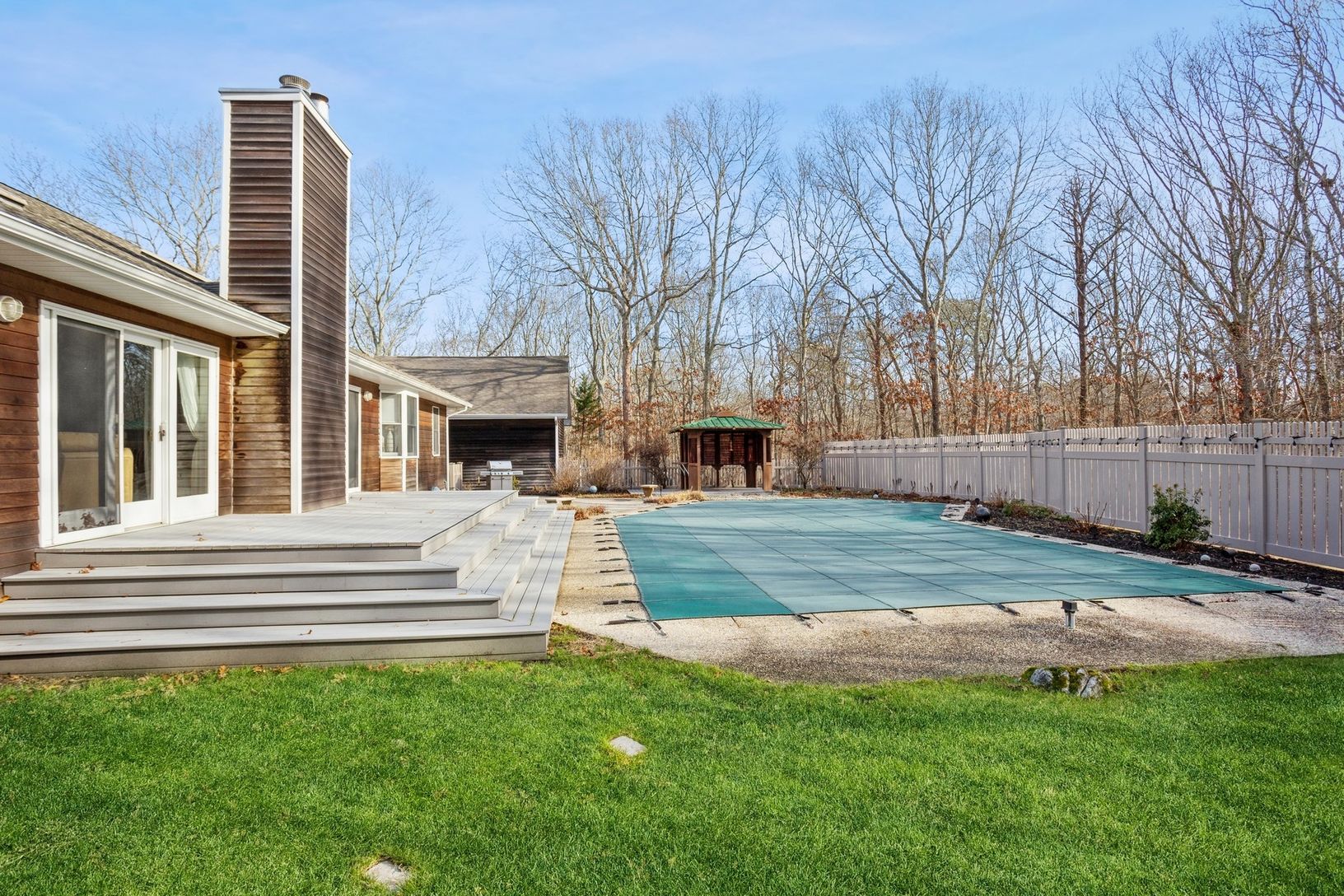  Backyard Lawn Area for Games