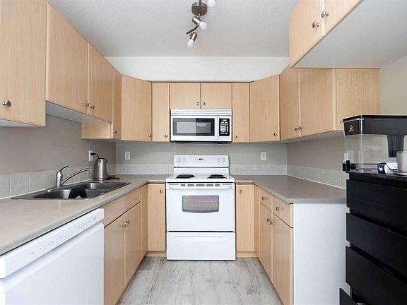 2nd image of 200 NE Lougheed Dr #2302