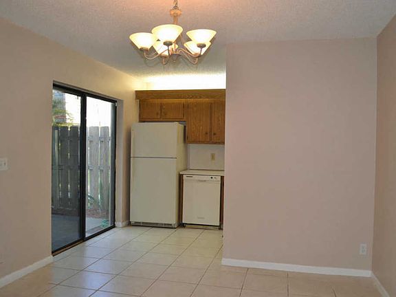 5th image of 90 Lake Arbor Dr