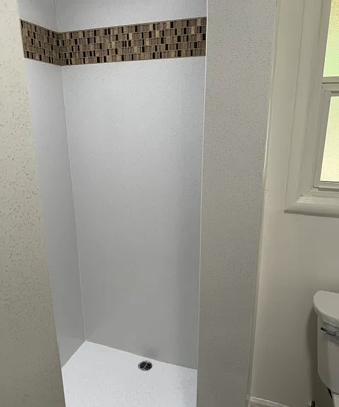 New Shower Walls: Nice Solid quartz