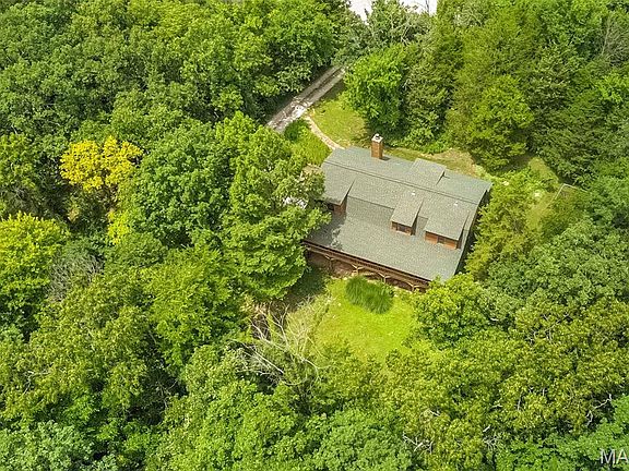 4th image of 8 Whippoorwill Ct
