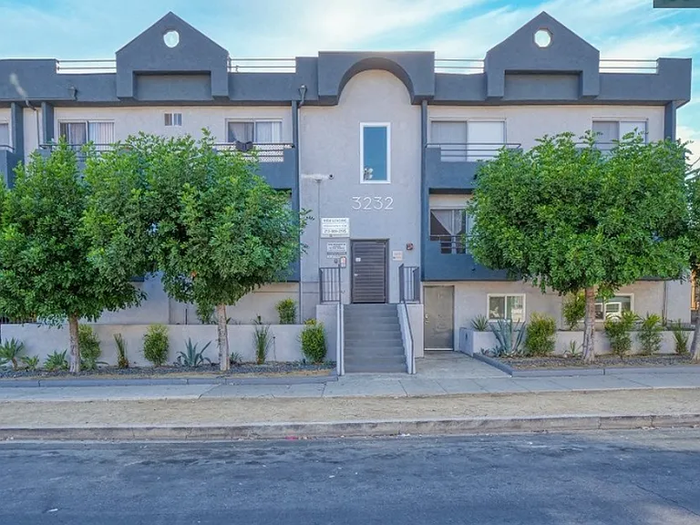 3232 W Avenue 32 — Photo 2