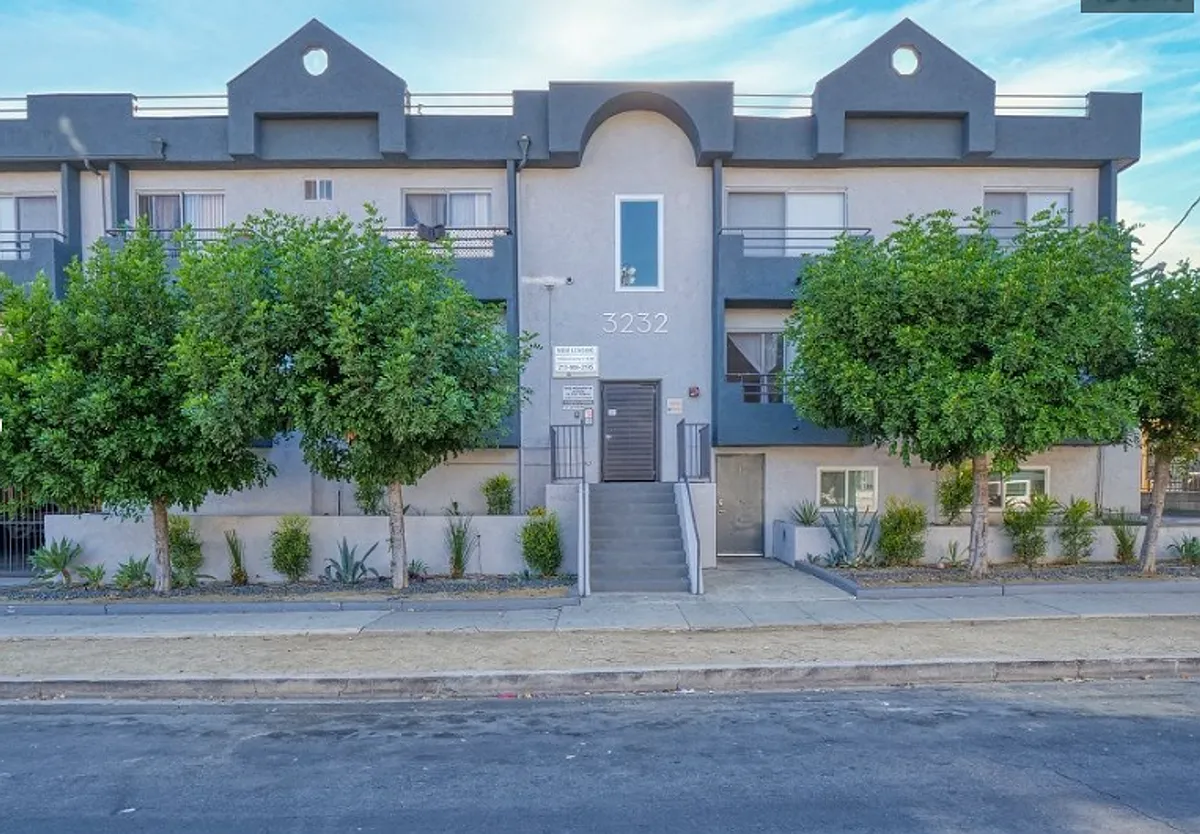 Building Photo - 3232 W Avenue 32