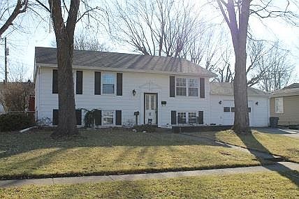 2nd image of 1417 Rosewood Ln