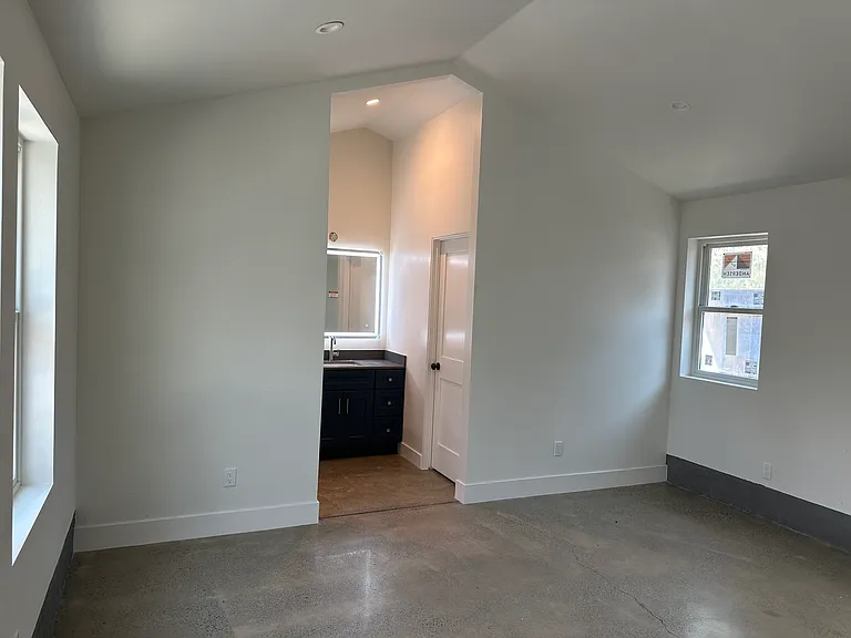 2231A Buena Vista Ave — Photo 3