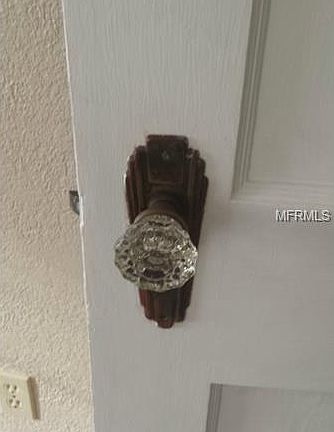 5th image of 207 Willard Ave
