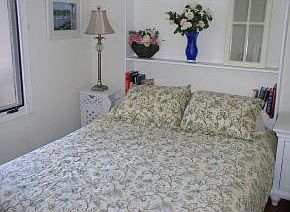 3rd image of 2030 E Waters Edge Dr