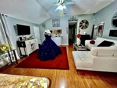 2 bed, 1.0 bath, 1300 sqft, $1,027 — Photo 2