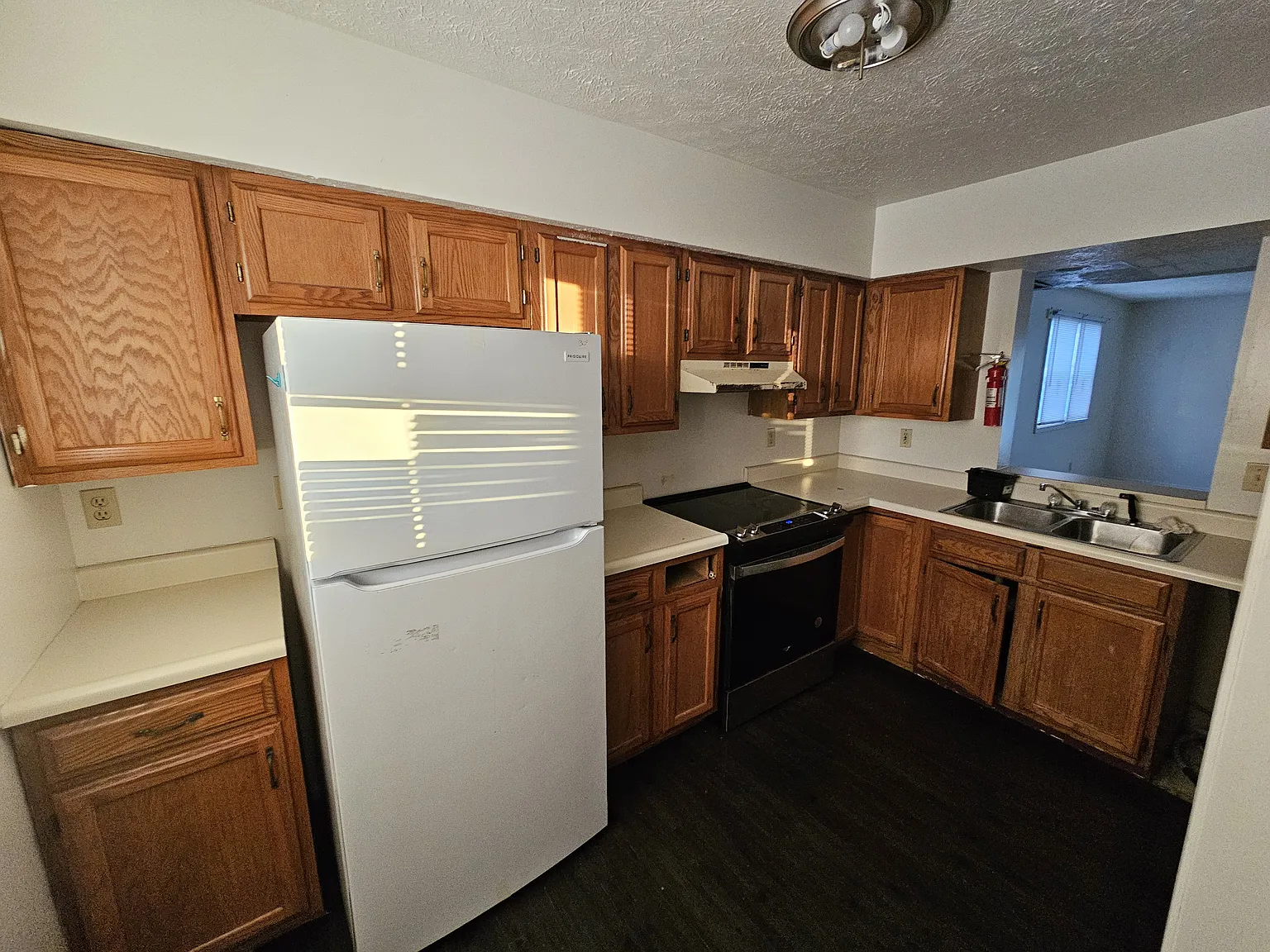 3 bed, 1.5 bath, 1260 sqft, $1,600 — Photo 2
