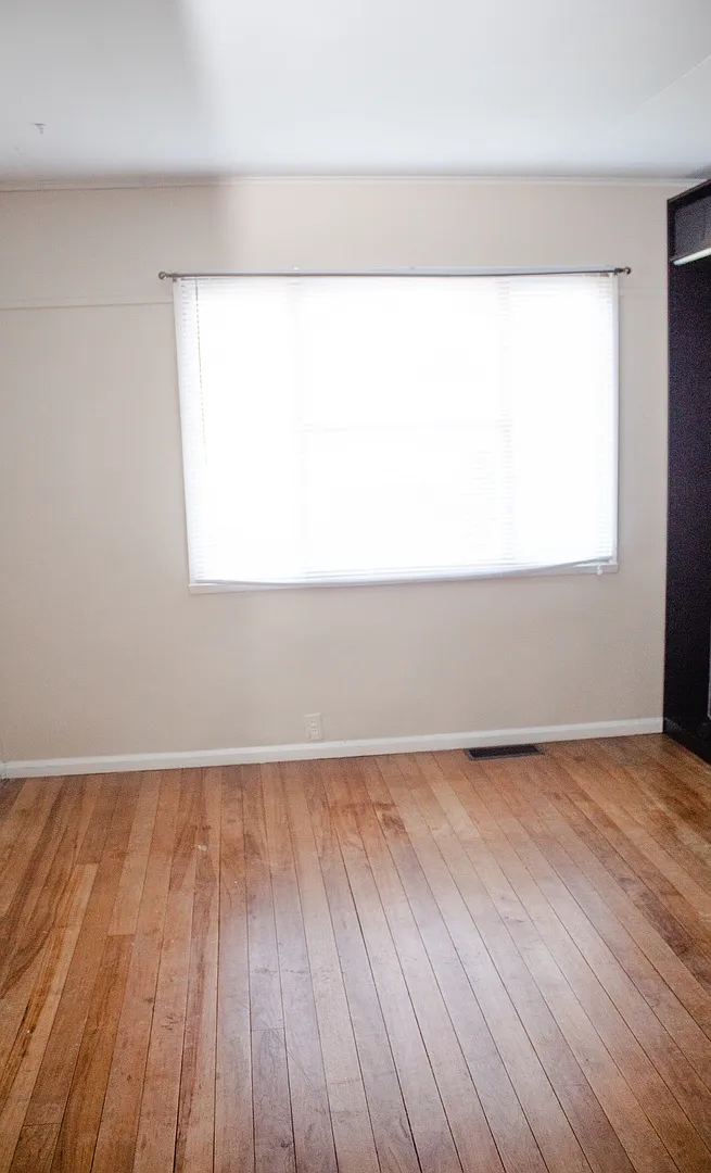 3 Bedroom 1 Bath Near Campus — Photo 2