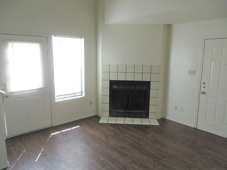 2217 Katy Ln — Photo 7