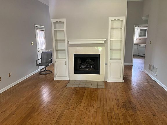 4th image of 6786 Oak Forest Dr