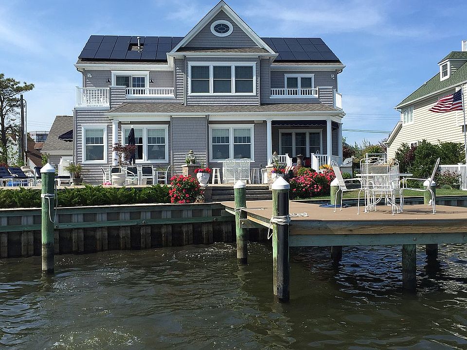 2nd image of 1696 East Dr
