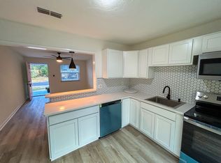 414 SE 8th St APT C, Gainesville, FL 32601