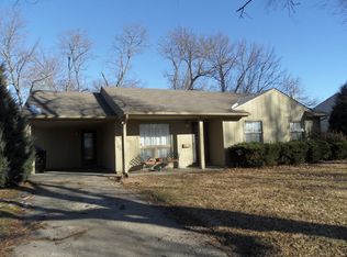 3912 SW Mission Ct, Topeka, KS 66614