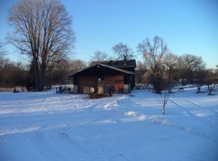 E2510 Twin Lake Rd, Waupaca, WI 54981