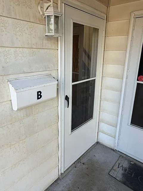 2 bed, 700 sqft, $750 — Photo 1