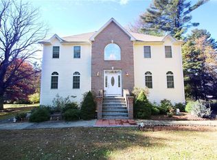 1335 Woonsocket Hill Rd, North Smithfield, RI 02896