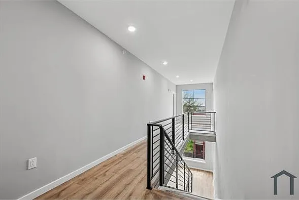 3 bed, 2000 sqft, $1,200 — Photo 1