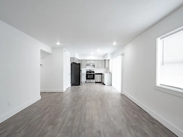 Montclair Point Condominiums — Photo 2