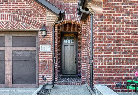 2nd image of 1104 Knoll St