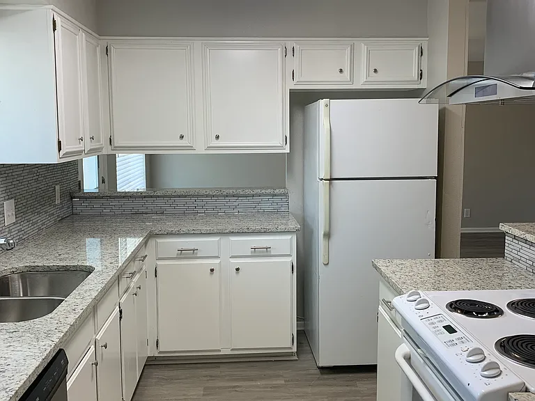 105 Travertine Ln #B — Photo 10