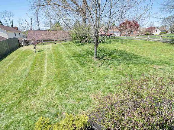 4th image of 10219 Cedarwood Dr