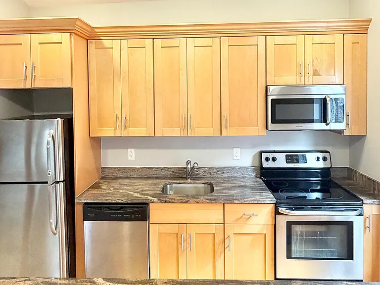 533 Chapel St #B7 — Photo 1