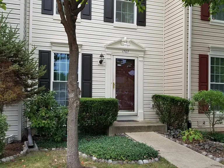 1707 Vonnies View Ct — Photo 3