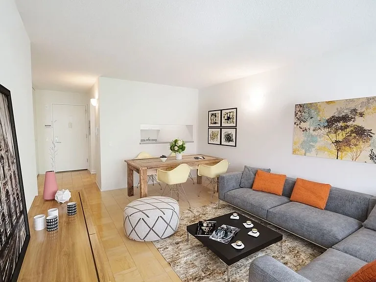 321 W 54th St #215 — Photo 3