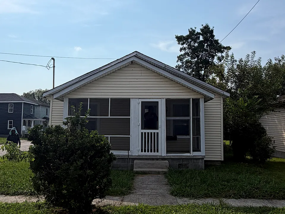 401 Oak St